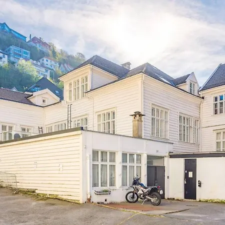 Private Double Next To Fish Market * Μπέργκεν